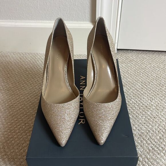 NIB Ann Taylor New Azra Glitter Gold Pump - Picture 2 of 6